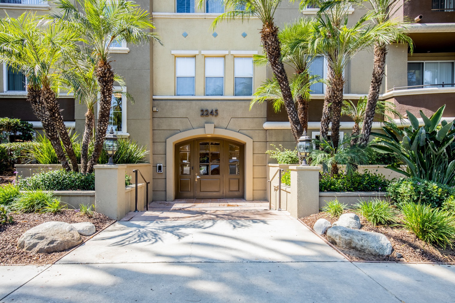 Building Photo - 2225 S Beverly Glen Blvd