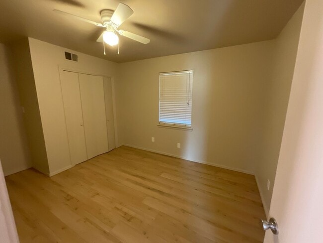 Building Photo - 1009 SW 65th St