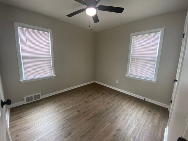 Building Photo - Renovated 3-Bedroom Home – We Welcome Sect...