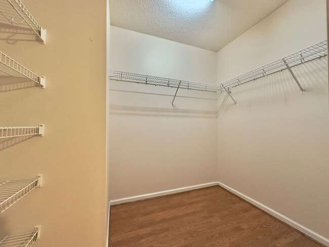 Building Photo - Charming Townhouse in Prime Morrisville Location!