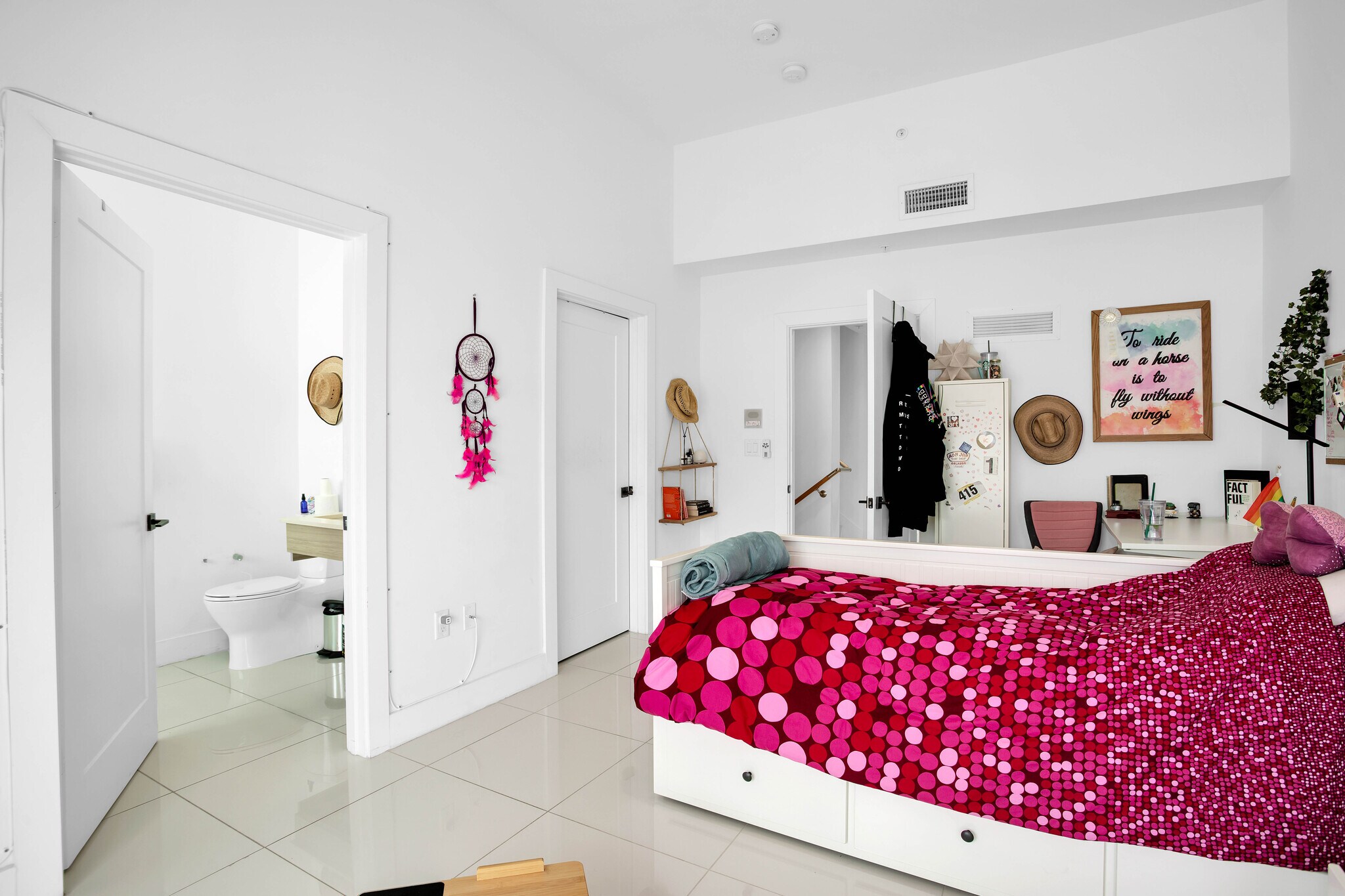 Building Photo - 87 N Shore Dr