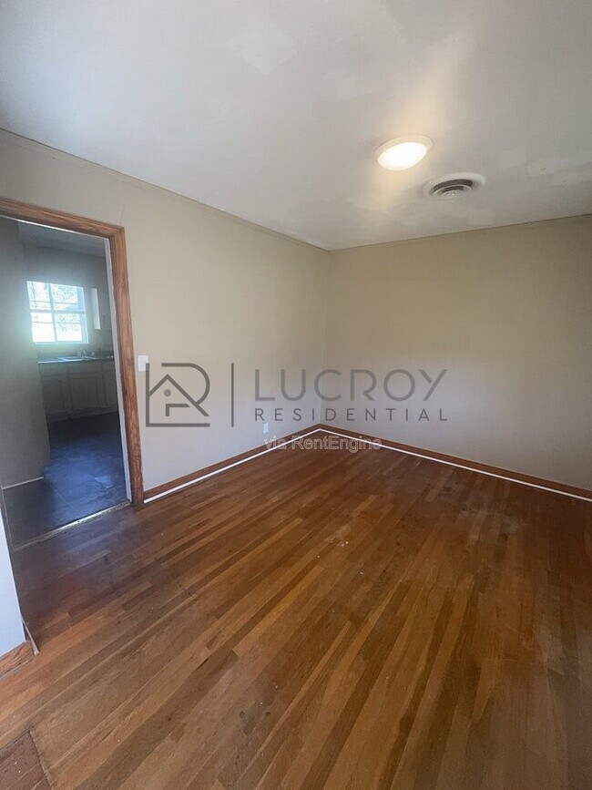 Building Photo - 316 Woody Dr
