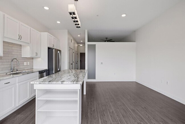 Building Photo - 12610 Ridgedale Dr