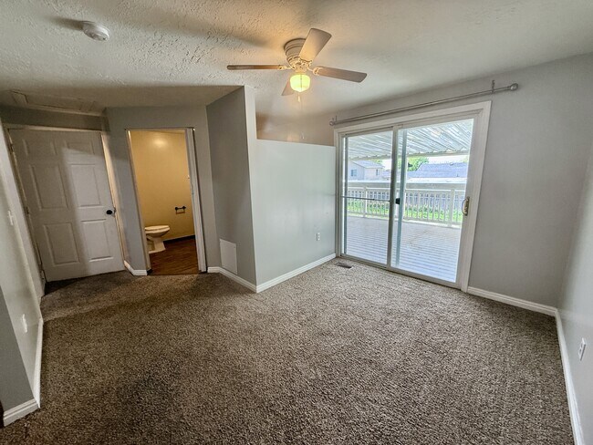 Building Photo - 1021 N 925 E St