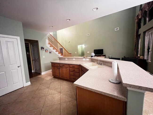 Building Photo - 584 Summerhill Dr