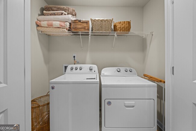 Building Photo - 550 Buxton Rd