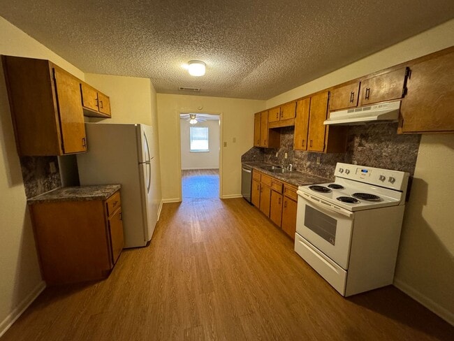 Building Photo - 360 Virtual Tour Available