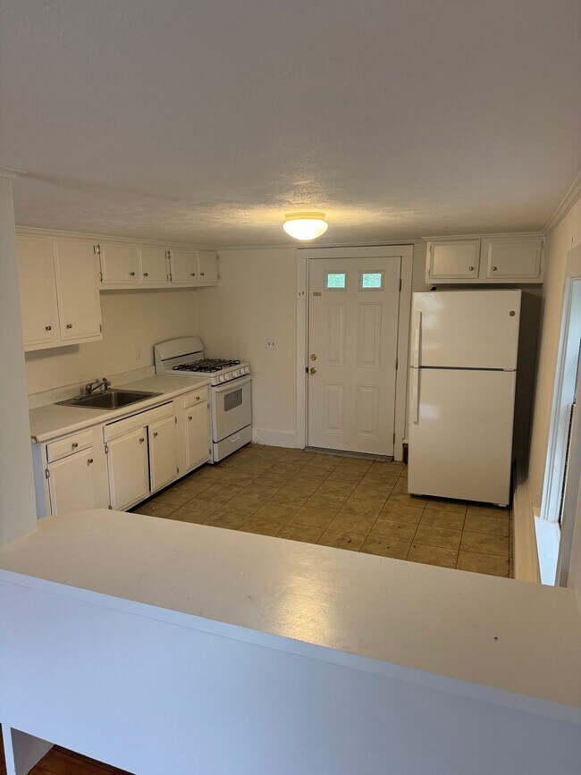Building Photo - 19 Cinroc Cir