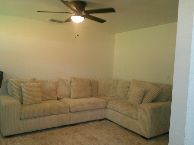 Building Photo - Adorable updated 2 bedroom 1 bath Unit in ...