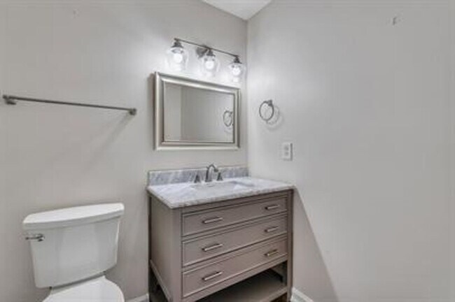 Building Photo - RATE DROP ALERT (was $2100/month) AND SUMM...