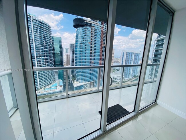 Building Photo - 475 Brickell Ave