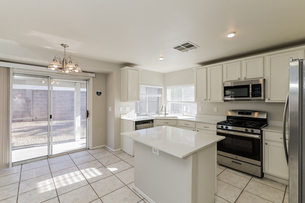 Building Photo - 995 River Walk Ct