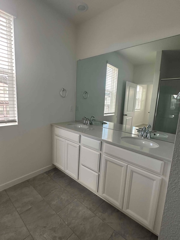 Building Photo - 5392 Euclid Dr