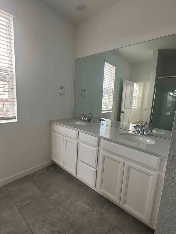 Building Photo - 5392 Euclid Dr