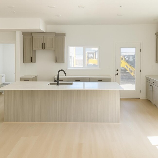 Building Photo - 4338 S Main St