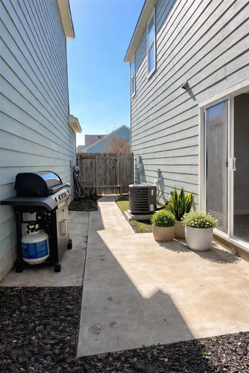 Building Photo - 1705 Arbor Knot Dr