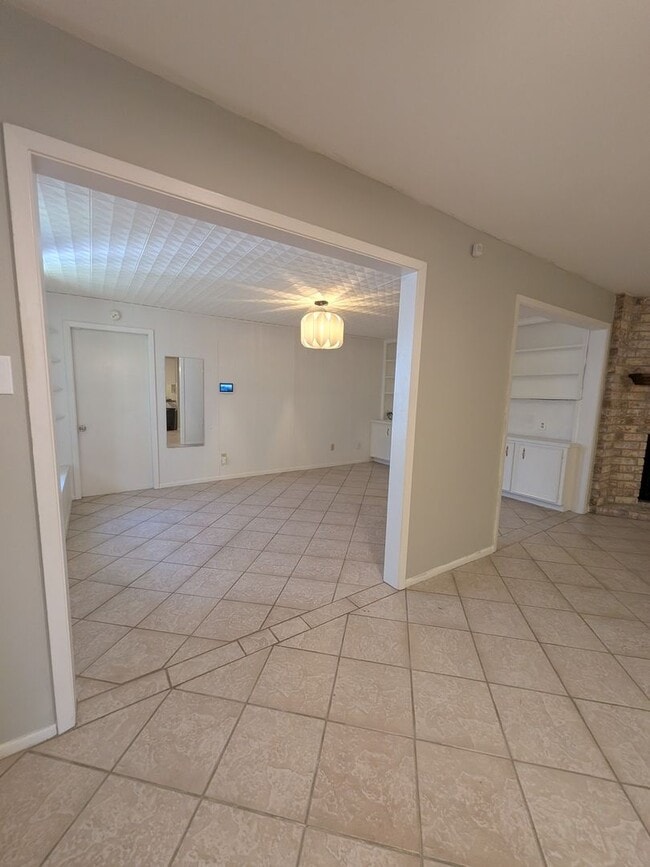 Building Photo - 976 Sunmeadow Dr