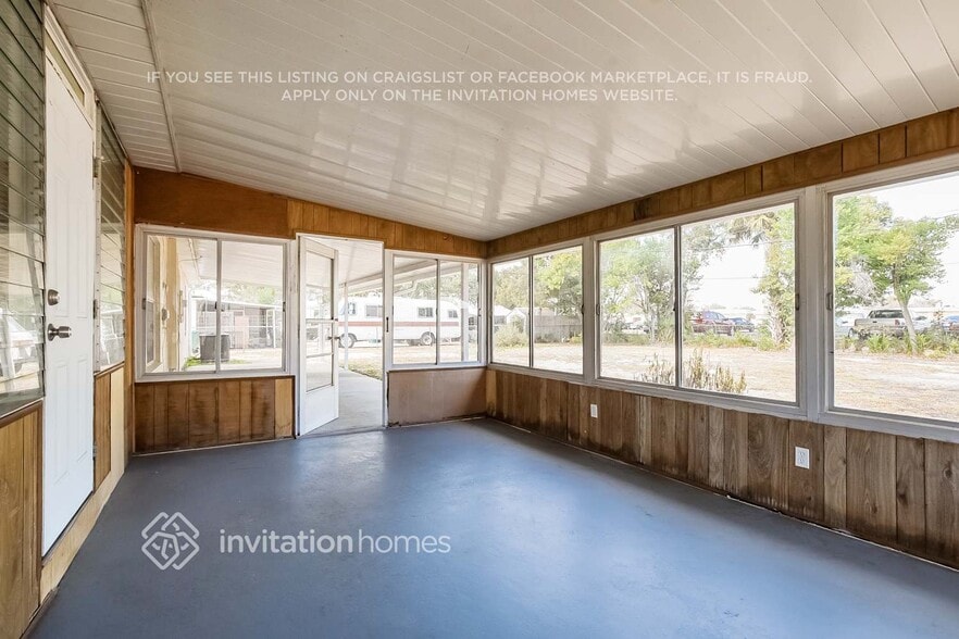 Building Photo - 411 W Charlotte Ave