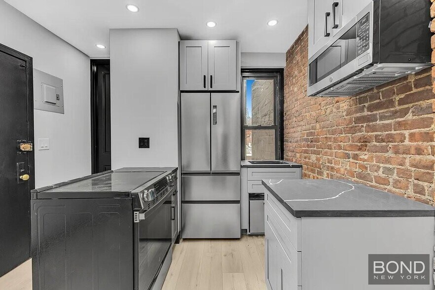 Building Photo - 438 W 52nd St
