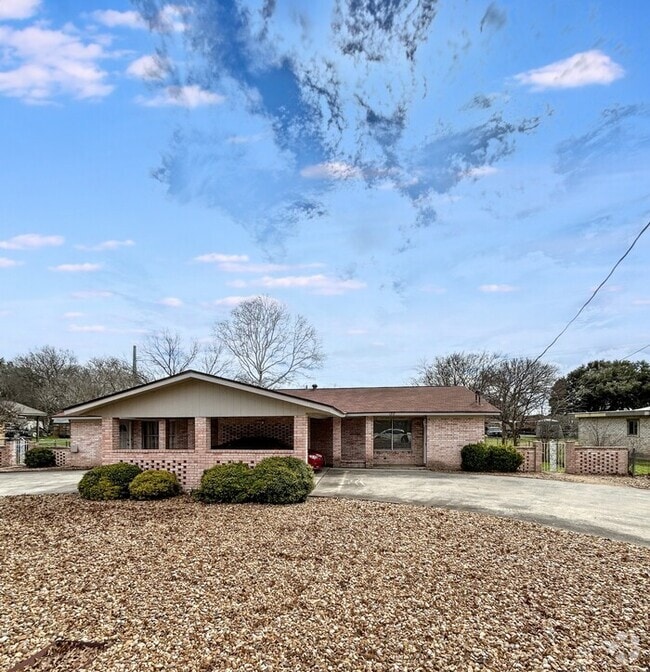 Building Photo - 1212 Hillcrest Dr