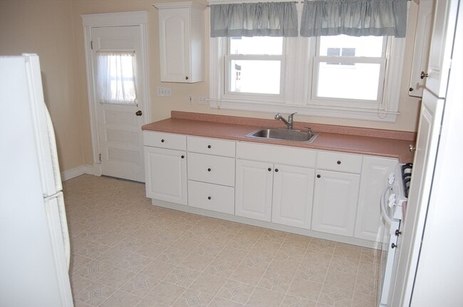 Building Photo - 3 Circular Ave