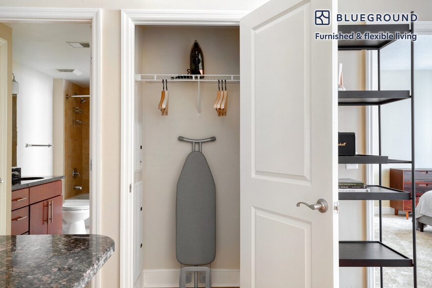 Building Photo - 425 L St NW