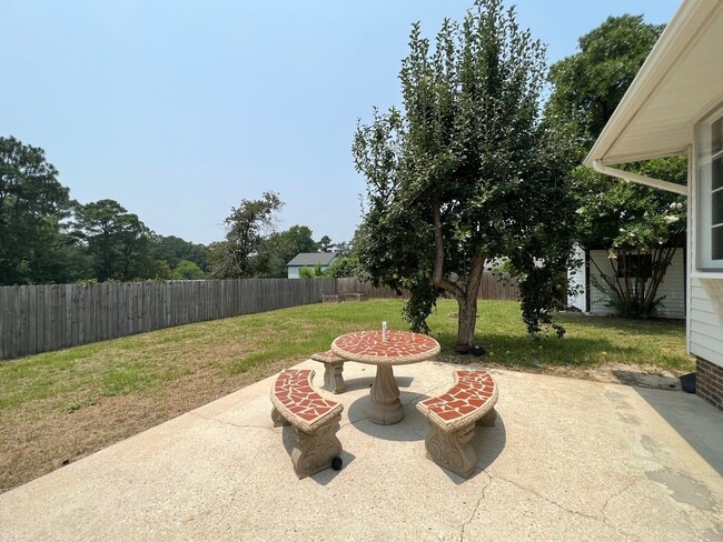 Building Photo - 3 Bed 2 Bath College Lakes Home with Fence...