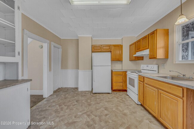 Building Photo - 1315-1319 Wyoming Ave