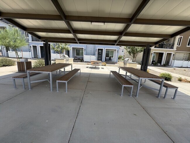 Building Photo - East Mesa New 4-bedroom