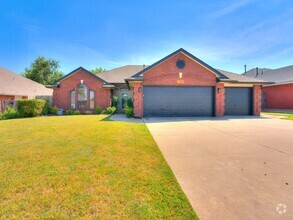 Building Photo - Beautiful 4 Bedroom Home with Inground Poo...