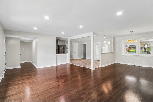 Building Photo - 840 W Arquilla Dr