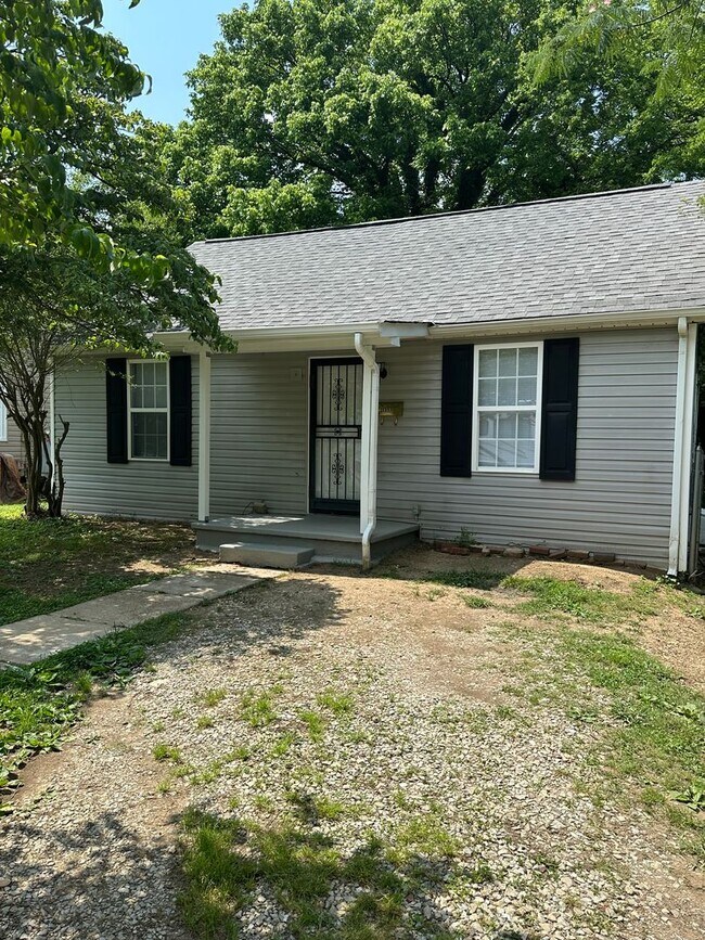 Building Photo - 4033 Ivy Ave