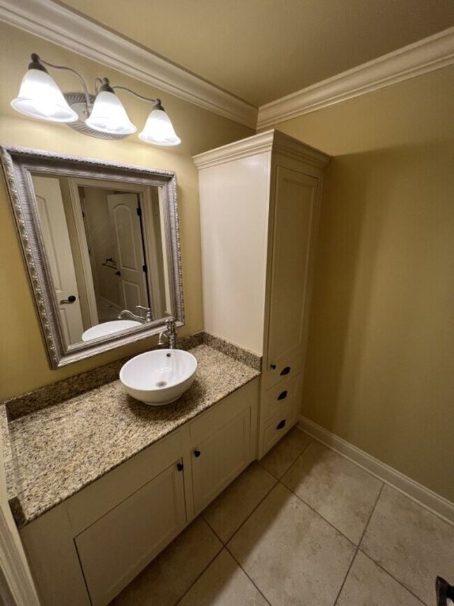 Building Photo - Elegant Two-Story Home with Outdoor Kitchen in Desirable Shadows Lake