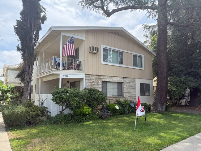 Primary Photo - 5742 Hazeltine Ave