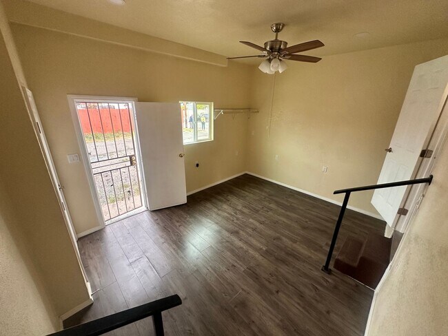 Building Photo - 2 Bedroom, 2 BA house for Rent in National...