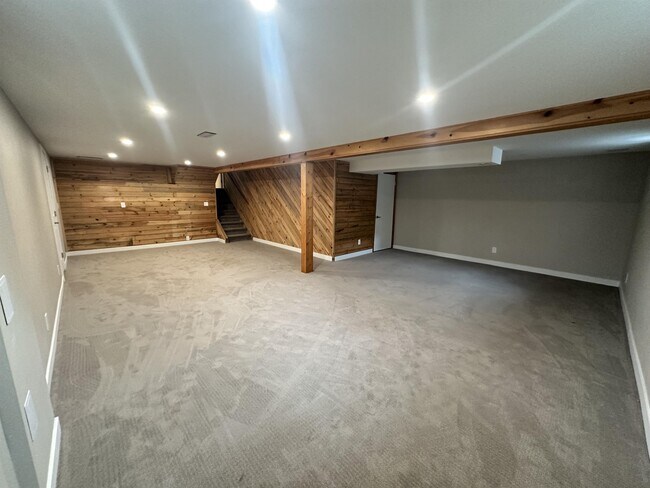 Building Photo - 7628 S Eaton Way