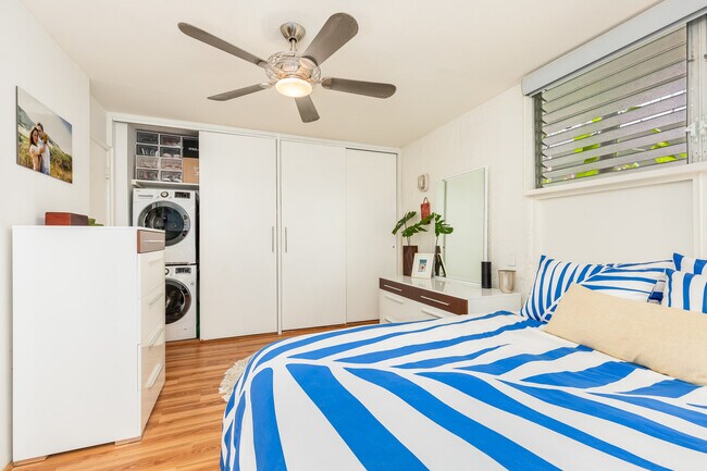 Dual closets offer ample space for 2 persons - 3055 Pualei Cir