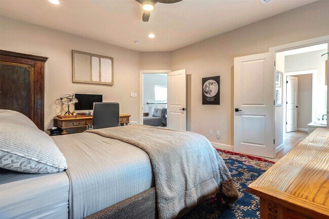 Building Photo - 11005 Upland Forest Dr