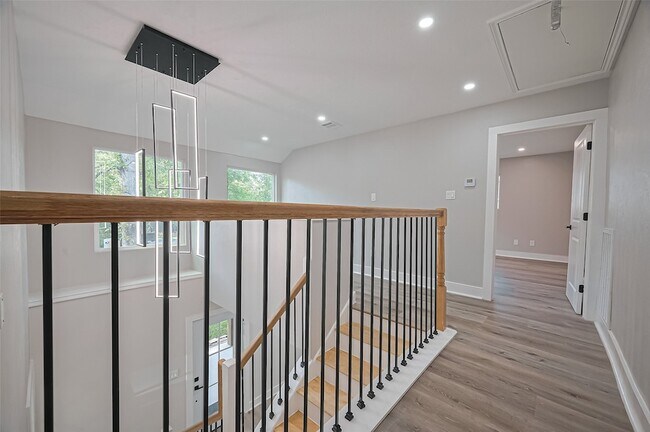 Building Photo - 3 Roserush Ct