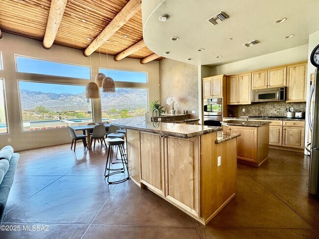 Building Photo - 11096 N Pusch Ridge View Pl