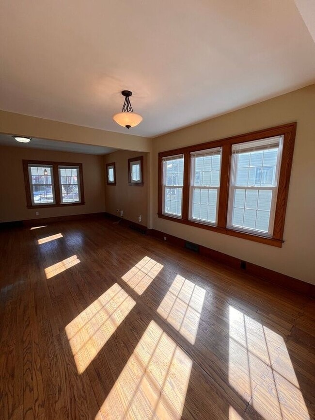 Building Photo - Charming 3-Bedroom Home in a Convenient an...