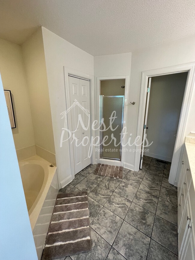 Building Photo - 1429 Adella St