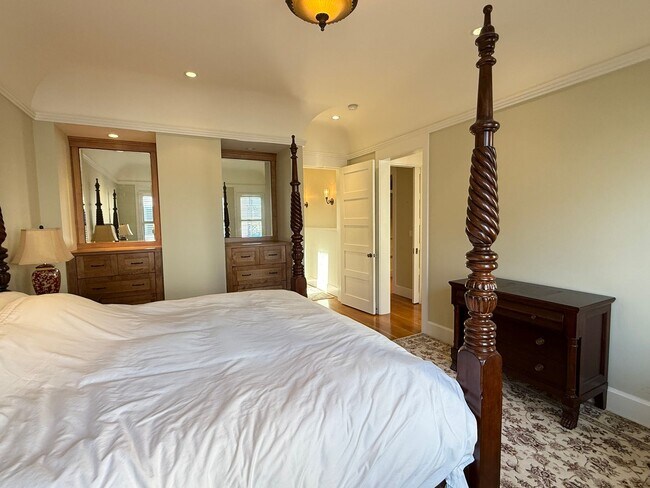 Building Photo - 1330 Sanchez St