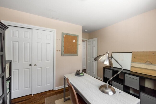Building Photo - 4014 Foxglove Rd