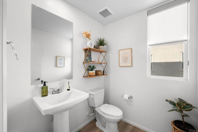 Building Photo - 5485 Seacliff Pl