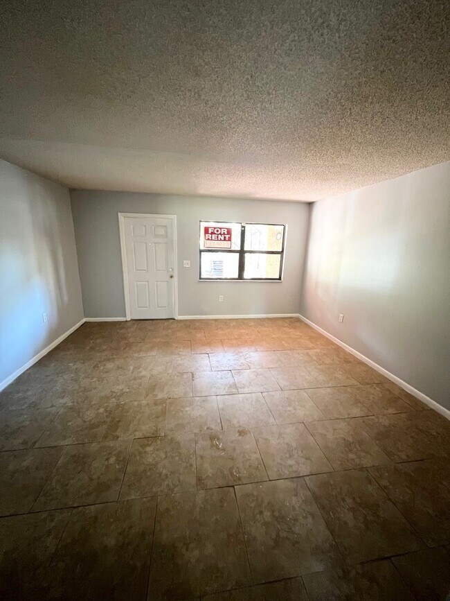 Building Photo - 525 N Morgan Ave