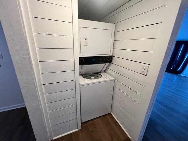 Building Photo - 695 Mahlep Ln