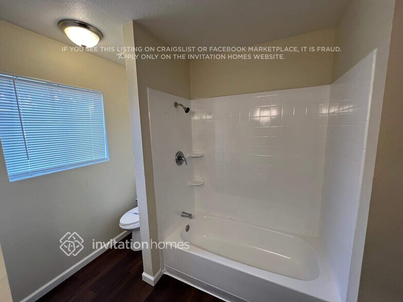 Building Photo - 2651 E Jerome Ave