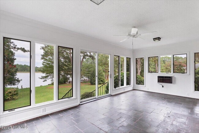 Building Photo - 60 Pine Lake Dr