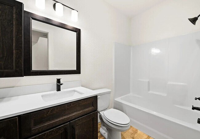 Building Photo - 100-102 Amberwood Ct